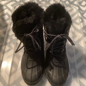 NWOB Women’s KHOMBU “Kerigan” Winter Duck Boots - Size 8
